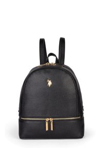 Zaino in ecopelle nera con forma arrotondata, accessori in oro, chiusura con doppia cerniera e un logo a tema frontale. Presenta due spallacci regolabili.