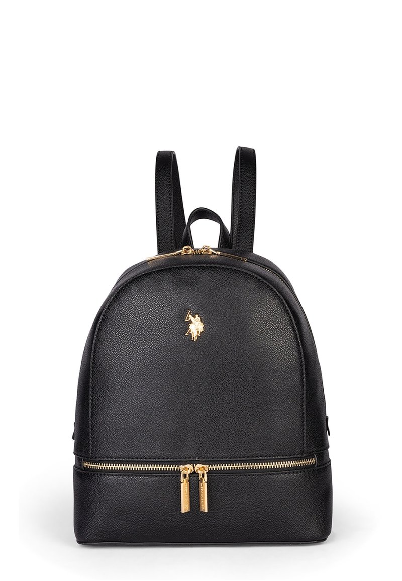 Zaino in ecopelle nera con forma arrotondata, accessori in oro, chiusura con doppia cerniera e un logo a tema frontale. Presenta due spallacci regolabili.