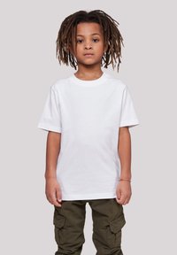 White cotton t-shirt with a crew neck and short sleeves, paired with olive green cargo pants featuring side pockets and a relaxed fit.