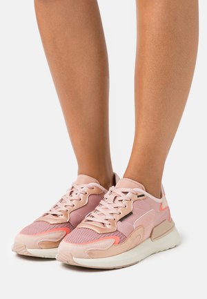 Bullboxer Trainers - pink
