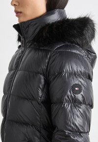 Tommy Hilfiger GLOSS  - Πουπουλένιο μπουφάν - black