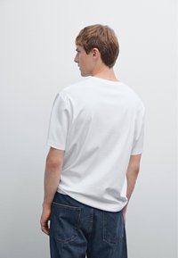 Massimo Dutti WIDE FIT SHORT SLEEVE WITH CREW NECK - T-shirts basic - white