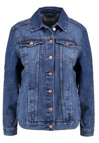 Chaqueta de mezclilla azul con cierre de botones, dos bolsillos de solapa en el pecho, dos bolsillos laterales y un cuello clásico, exhibida sobre un fondo blanco.