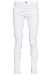 Jean en denim blanc à coupe slim, doté de cinq poches, d'une fermeture à bouton sur le devant et de détails de surpiqûres discrètes le long des coutures.