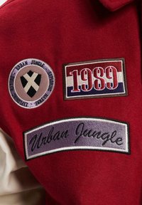 Karl Kani CHEST SIGNATURE BLOCKCOLLEGE - Giubbotto Bomber - darkred offwhite