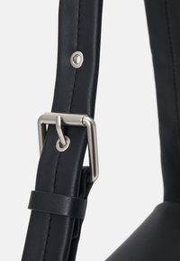 Calvin Klein Jeans BLOCK FLAP SHOULDERBAG - Torba preko tijela - black