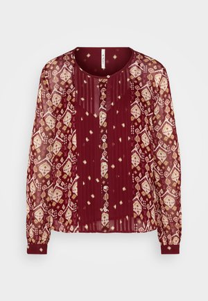 Bluză transparentă burgundy cu modele florale și geometrice, detalii pliate, guler rotund și închidere cu nasturi. Mâneci lungi cu manșete.