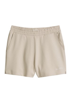 Μπεζ casual σορτς με ελαστική μέση, πλαϊνές τσέπες και μικρό λευκό λογότυπο "Marc O'Polo" στο κάτω αριστερό πόδι.