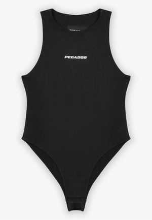 Costum de baie negru, fără mâneci, dintr-un material neted, cu un design cu piciorul tăiat înalt și un logo imprimat în alb pe față.