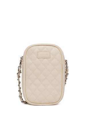 Bolso beige acolchado tipo bandolera con bordes redondeados, correa de eslabones y etiqueta "DeeZee" en el frente.