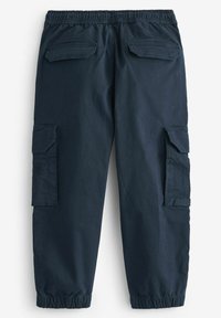 Pantalons cargo bleu marine avec taille élastique, dotés de plusieurs poches latérales et arrière, et chevilles resserrées, fabriqués à partir d'un tissu durable.