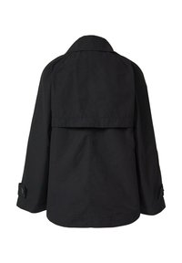 Melna viegla jaka ar gariem piedurknēm, aizmugures jostu detaļu un aprocēm ar pogu siksniņām, attēlota no aizmugures uz baltā fona.