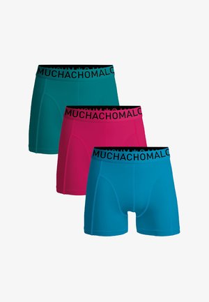 Három pár boxer alsó, teal, rózsaszín és kék színben, fekete rugalmas derékrésszel, rajta fehér "MUCHACHO" felirattal. Sima tapintású.