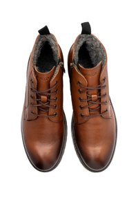 Brązowe skórzane botki za kostkę o teksturowanej powierzchni, okrągłym nosie, sznurówkach, bocznych zamkach błyskawicznych oraz miękkim szarym wykończeniu przy kołnierzu dla dodatkowego komfortu.