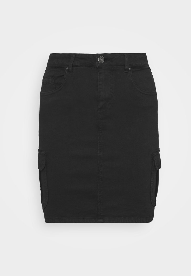 Mini-jupe en denim noir avec bouton et fermeture éclair à l'avant, passants pour ceinture, deux poches latérales et deux poches cargo à rabat sur les cuisses.