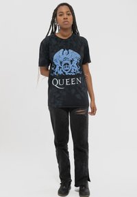Paradiso Clothing QUEEN CLASSIC CREST LOGO DIP DYE - Print T-shirt - black