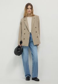 Thumbnail Image 4