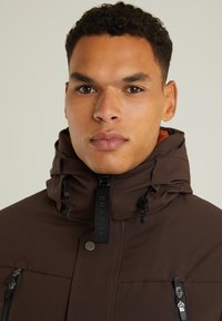 CHASIN' EXPLORER TECH - Zimska jakna - dark brown