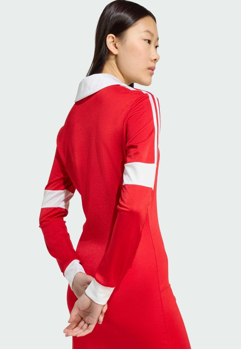 adidas Originals GRAPHIC FOOTBALL Vestido ligero better