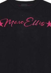 Felpa nera con decorazioni in strass rosa, incluso il logo "Marc Ellis" con accenti a stella. Tessuto dalla texture liscia.