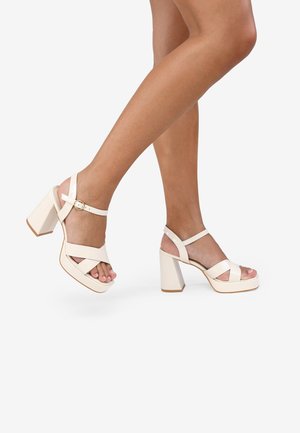 CON TACÓN ANCHO - Sandalias con plataforma - beige