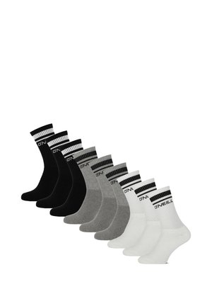 Neuf paires de chaussettes crew noires, grises et blanches avec des bords côtelés présentant des rayures noires et le logo "O'Neill".