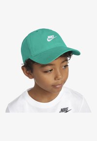 Nike Sportswear FUTURE CURVE BRIM UNISEX - Šiltovka - stadium green