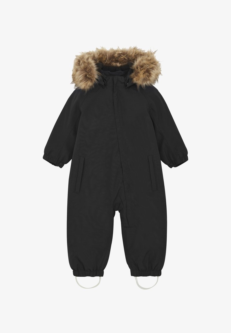 Svart overall snödräkt med en huva av konstpäls, elastiska ärmmuddar och sidofickor. Har stövelremmar för att säkerställa en bra passform. Slät tygtextur.