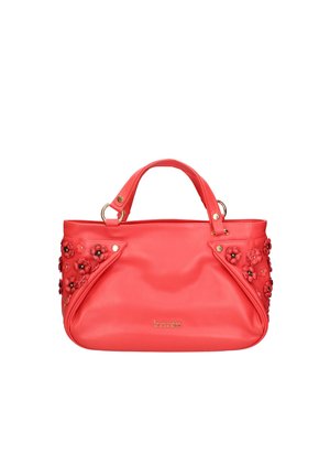 Sac à main en cuir rouge avec deux poignées courtes, accessoires dorés et ornements floraux sur les côtés, marqué du nom "bocoulin" en lettres dorées.