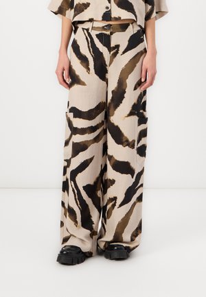 NATULI PANTS - Bukse - peyote/black