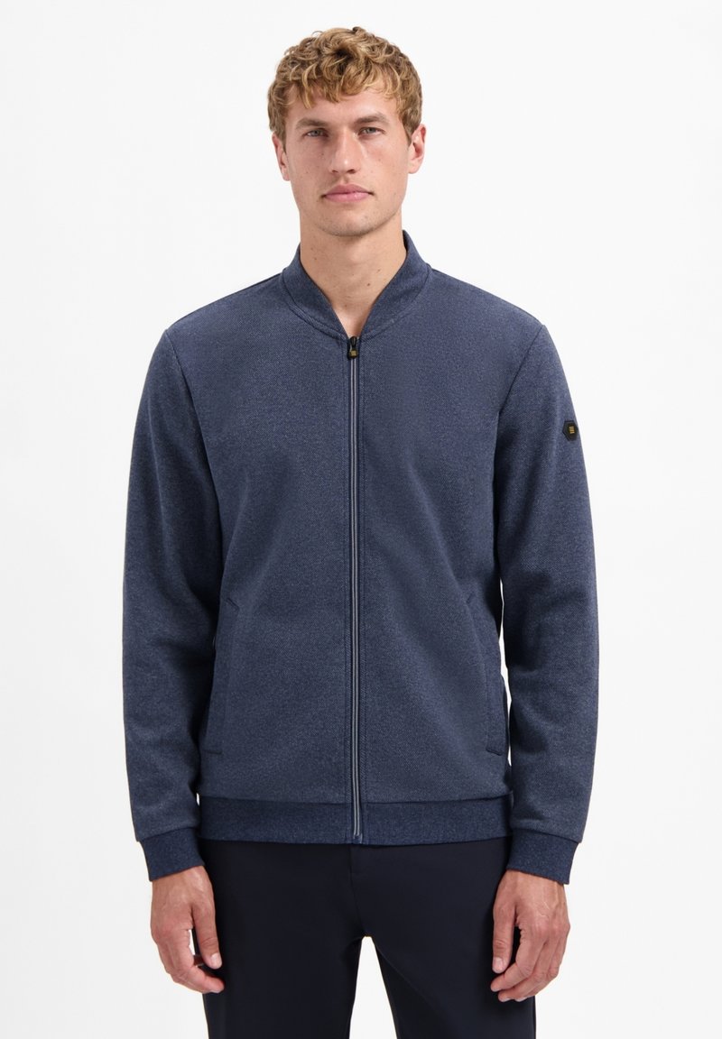 Navyblauwe zip-up jas met een staande kraag, gemaakt van gestructureerde stof, met zijzakken en ribgebreide manchetten en zoom.