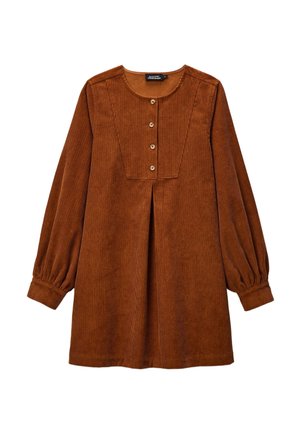Robe en velours côtelé marron avec de longues manches bouffantes, fermeture à boutons, design plissé et encolure arrondie. La texture est côtelée et douce.