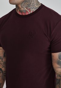 SIKSILK MUSCLE FIT - Basic póló - burgundy