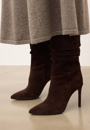 MARBELLA - Laarzen met hoge hak - brown nb
