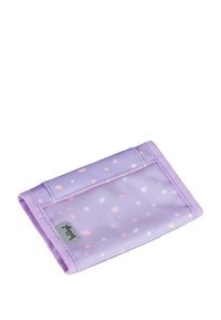Portafoglio di tessuto viola con pois nei colori pastello. Design piegato con bordo cucito e una piccola etichetta sul lato. Texture liscia.
