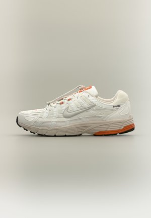 Nike Sportswear, P-6000 SE TECH - Маратонки - summit white/light bone/ campfire orange