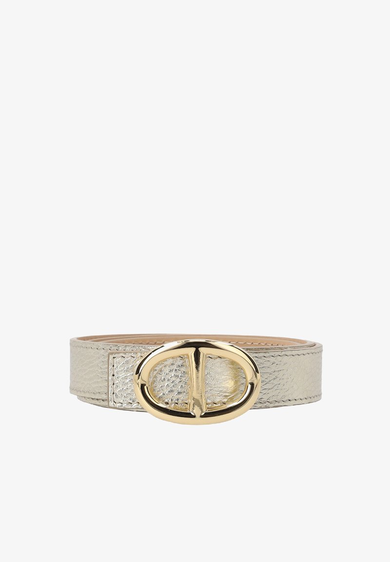 Leather belt in light gold with a textured finish. Features a large, shiny gold oval buckle and a smooth inner lining.