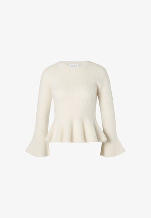 Pull en tricot blanc et duveteux avec des manches longues évasées et un ourlet péplum. Texture douce avec un col rond. Étiquette de marque visible.