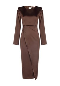 Braunes Satin-Kleid mit langen Ärmeln, hohem Kragen, Schlüsselrücken und einem Wickeldesign, das eine elegante Silhouette kreiert.