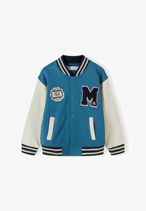 Modrá varsity bunda s krémovými rukávmi, rebrovaným golierom a lemom. Obsahuje nášivku 'M', bočné vrecká a vyšívané detaily so športovou tematikou.