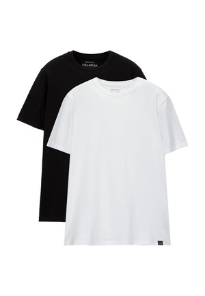 Două tricouri cu croială normală, unul negru și unul alb, realizate din bumbac. Fiecare are un guler rotund și mâneci scurte. Design simplu, fără modele.