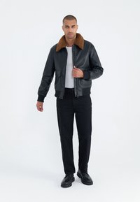 Pier One Μπουφάν από συνθετικό δέρμα - black