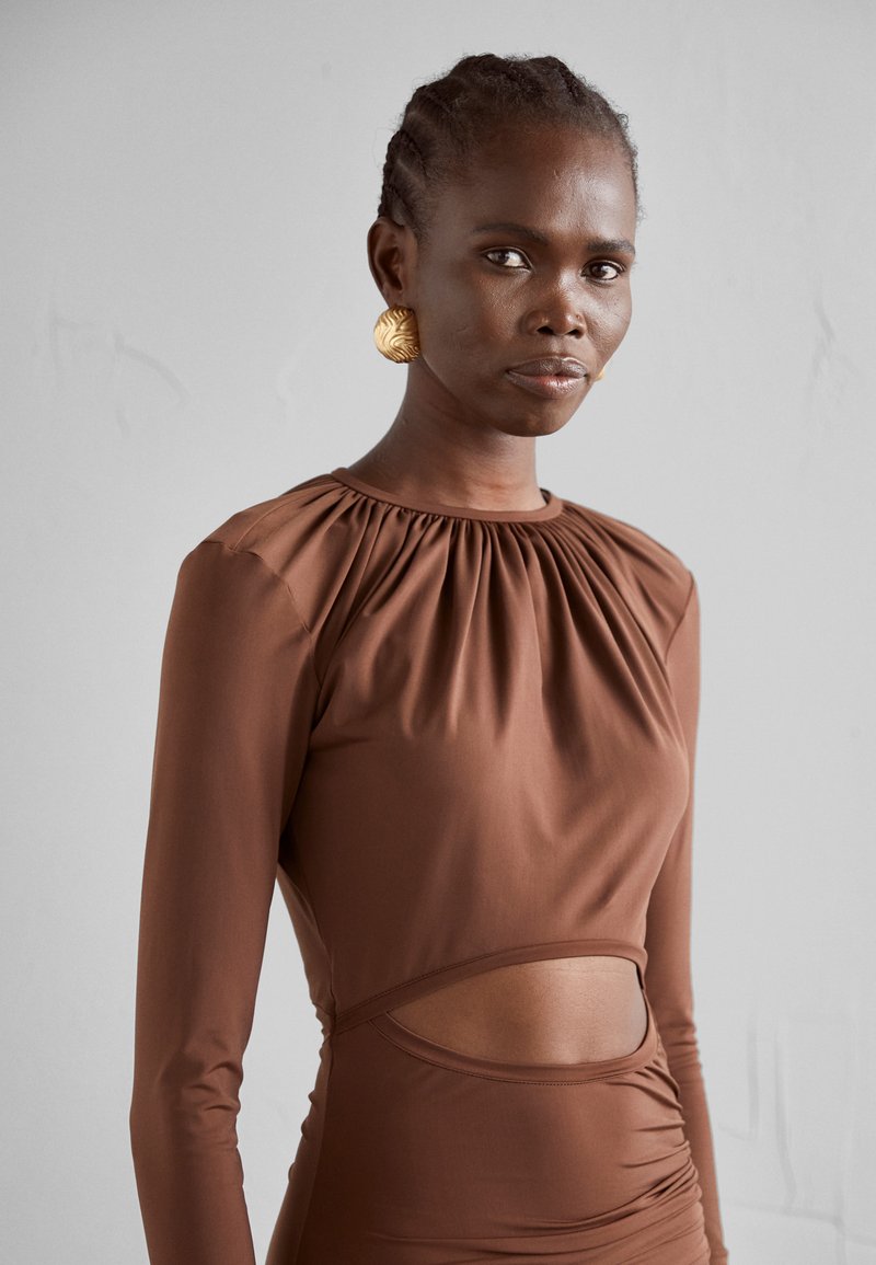 Materiel FRONT CUT GATHERED DRESS Jersey dress milk chocolate