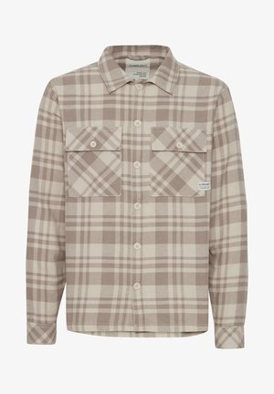 Camisa de franela a cuadros en tonos beige y marrón. Cuenta con dos bolsillos en el pecho, cierre de botones en el frente y mangas largas con cuello puntiagudo.