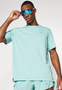 ASICS CORE TOP - Camiseta deportiva - green