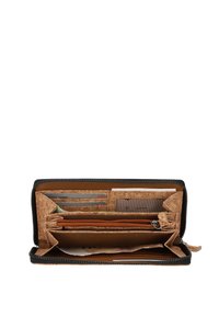 Cartera abierta con textura de corcho, con múltiples ranuras para tarjetas, un bolsillo con cremallera para monedas y compartimentos para tarjetas y efectivo, sobre un fondo blanco.