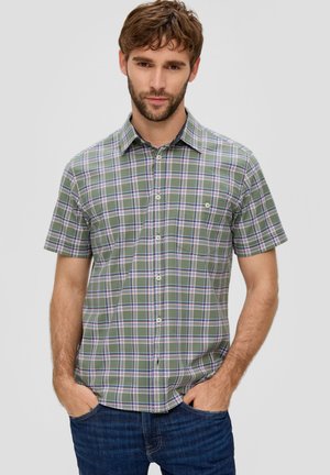 s.Oliver REGULAR KURZARM MIT AUFGESETZTER TASCHE - Overhemd - tannengrün