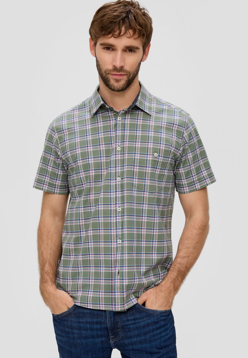 s.Oliver REGULAR KURZARM MIT AUFGESETZTER TASCHE - Overhemd - tannengrün