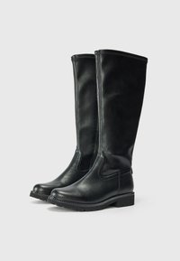 Bottes en cuir noires montantes, avec une finition lisse, un bout arrondi et une semelle robuste crantée. Comprend des coutures latérales et des panneaux élastiques pour un meilleur ajustement.