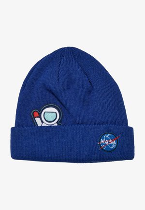 Cappello azzurro a maglia con un astronauta ricamato e il logo NASA. Il tessuto è liscio, con un design a risvolto e una media elasticità.